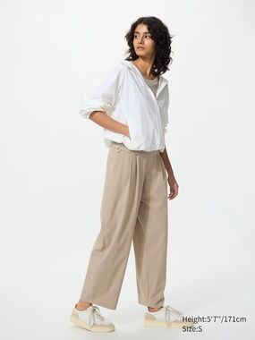 [LIKE NEW] $40 UNIQLO Ultra Stretch Active Wide Pants in Beige. Size small.